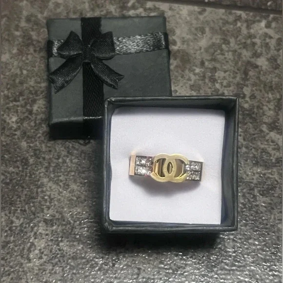 HC* New! Gold Fashion Ring with Faux Diamonds - Picture 1 of 8